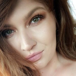 Meet your Posher, Harmony